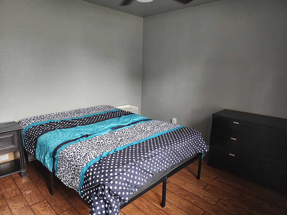 2nd image of 1021 Oak Hollow Ln