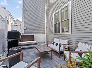 176 W 7th St #1, Boston, MA 02127