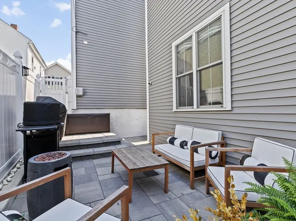 176 W 7th St #1, Boston, MA 02127