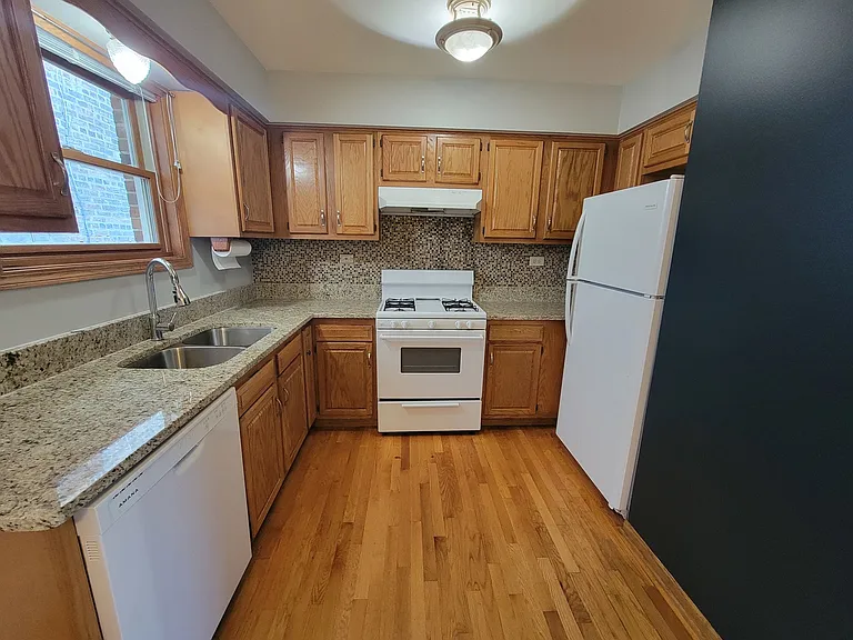 7411 N Claremont Ave #2W — Photo 8