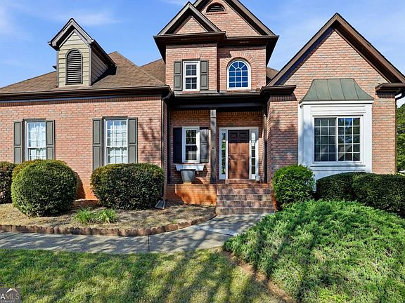 2nd image of 1015 Windhaven Dr