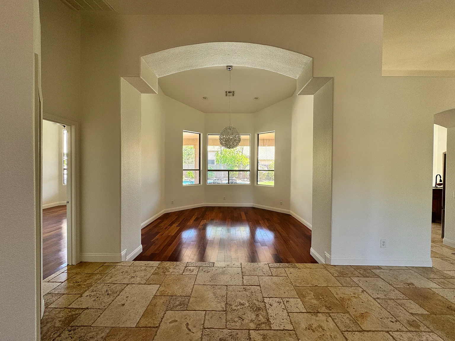 4 bed, 2524 sqft, $3,200 — Photo 2
