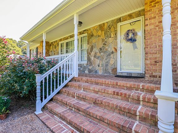 4th image of 153 Lawrence Pl