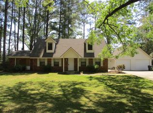 900 Parrish Ln, Albany, GA 31705