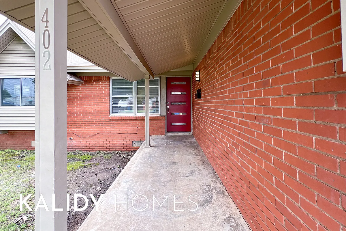 Building Photo - 402 W Fairchild Dr
