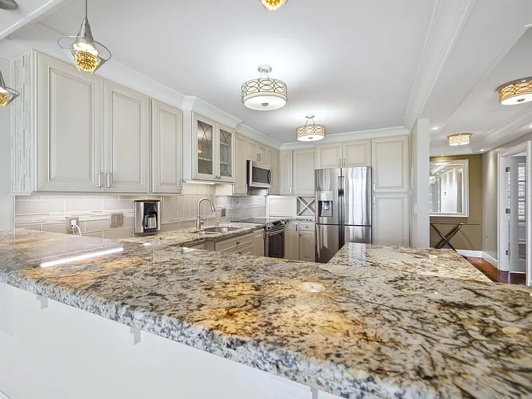 2901 S Palm Aire Dr — Photo 6