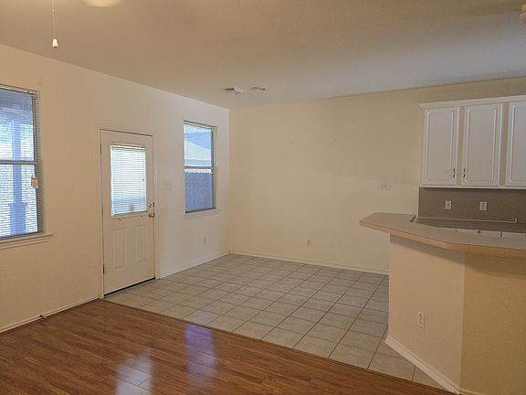 3rd image of 5811 Vinemont Ln
