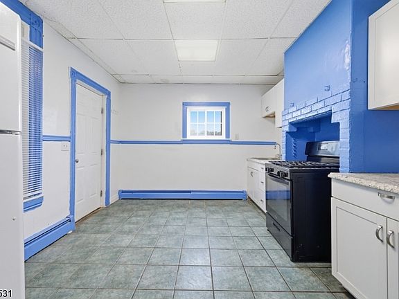 5th image of 283 Mercer St