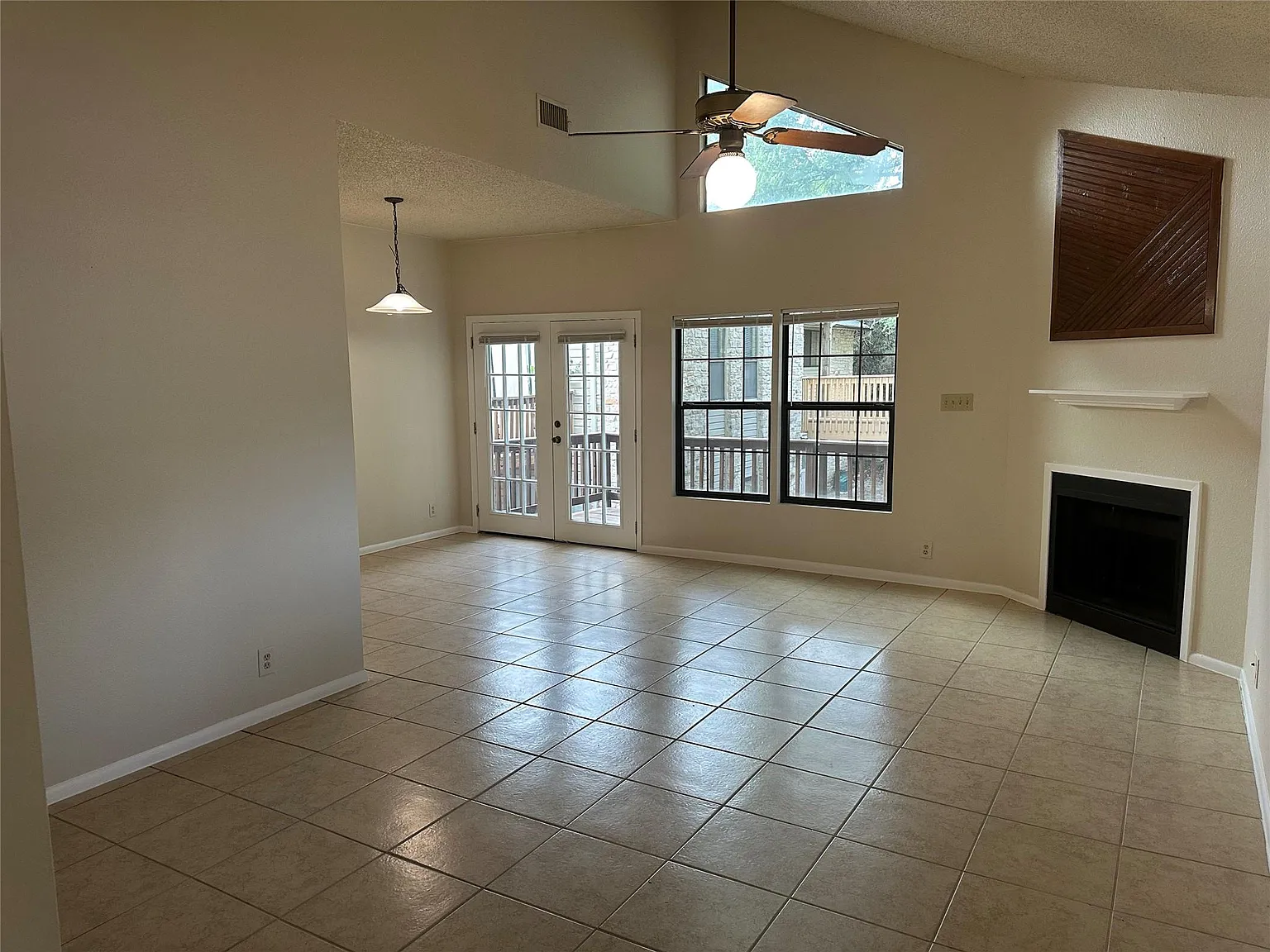 2 bed, 1.5 bath, 1074 sqft, $1,395 — Photo 4