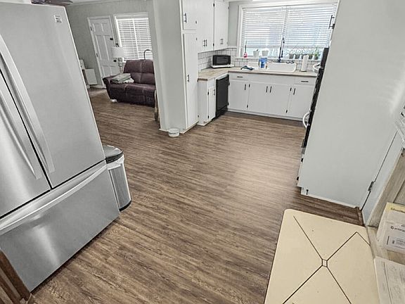4th image of 4 Oakhurst Dr