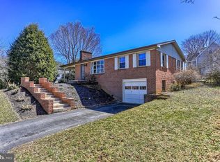 1446 Park Terrace Dr, Chambersburg, PA 17202