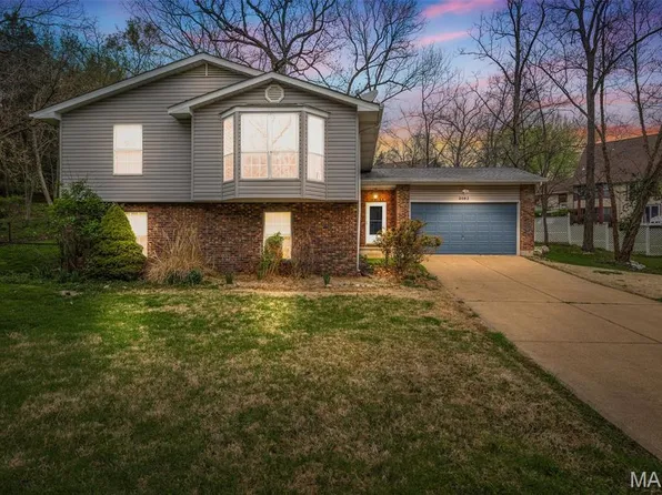 2082 The Woods Cir, Barnhart, MO 63012