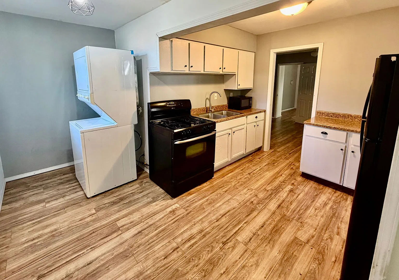 514 E. Douglas Street — Photo 2