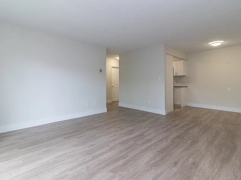 1955 Ashgrove St #402 — Photo 10