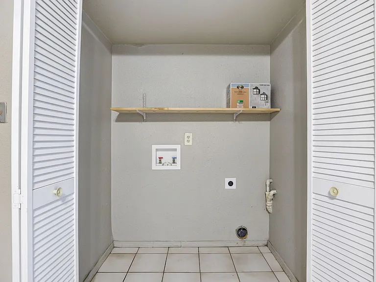 631 Welston Cir #631 — Photo 24