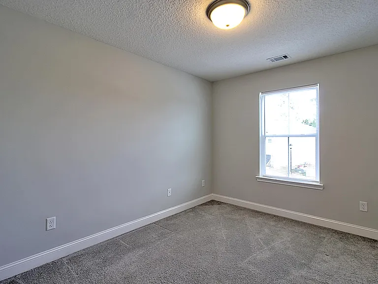 554 Fairview Cir — Photo 24