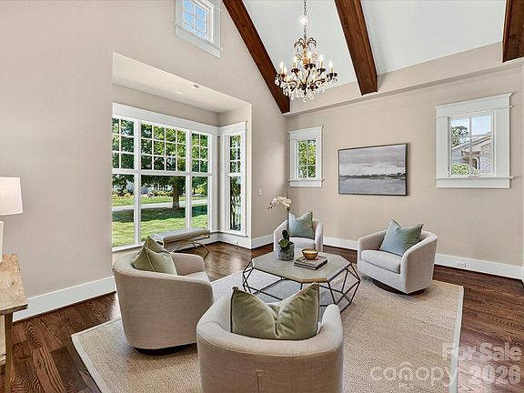 3rd image of 221 Anthony Cir