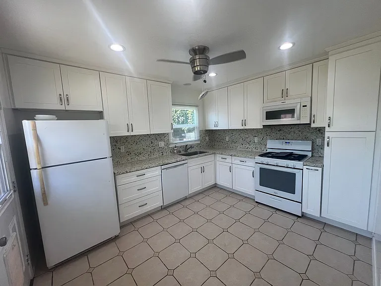 5016 Lorelei Ave — Photo 11