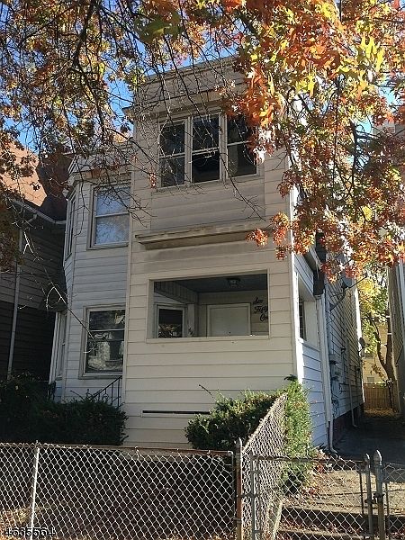 2nd image of 651 E 25th St