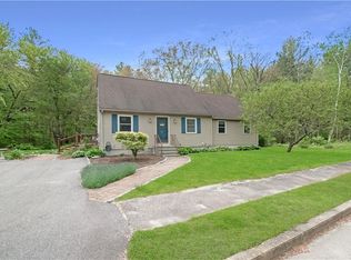 2 Pin Oak Ct, Coventry, RI 02816