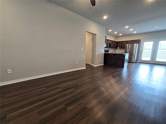 3rd image of 211 Grove Ln