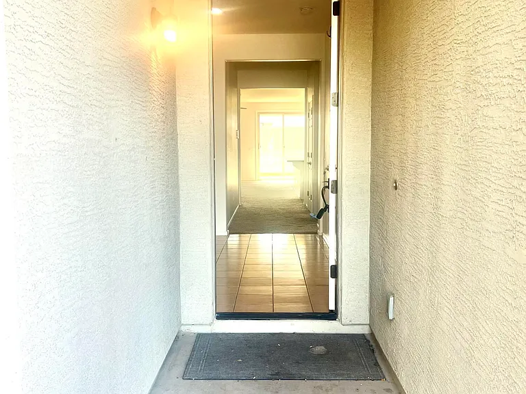 9437 W Jones Ave — Photo 5