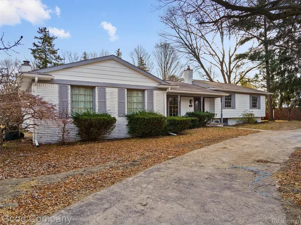 32 Shagbark Dr, Rochester Hills, MI 48309