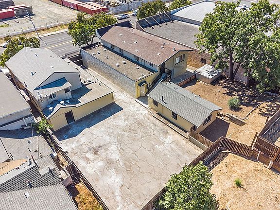 3rd image of 830 Sonoma Blvd