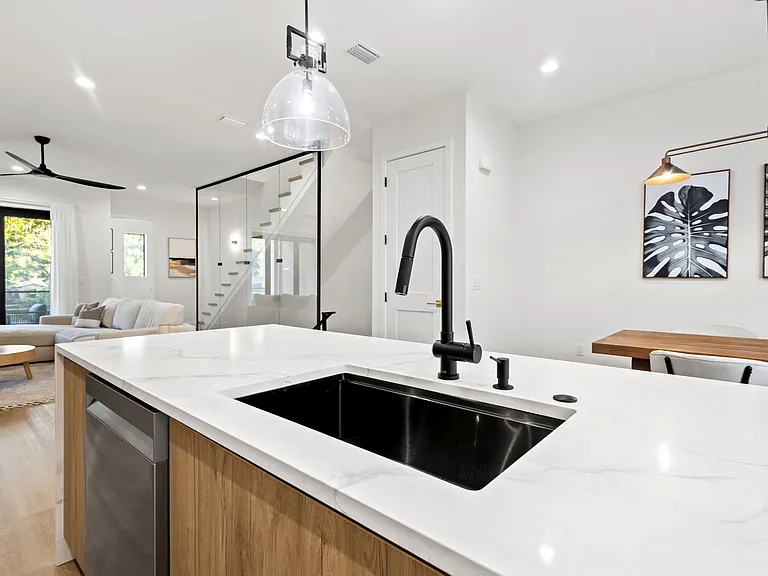 210 W Columbus Dr #3 — Photo 28