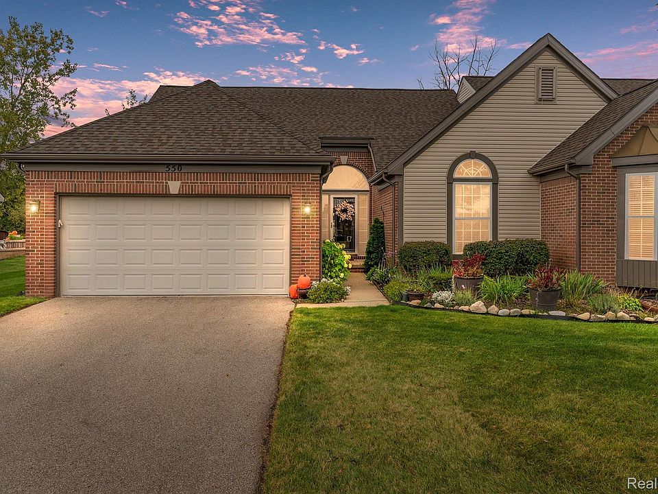 1st image of 550 Golf Villa Dr