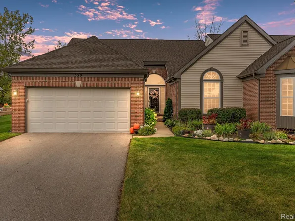 550 Golf Villa Dr, Oxford, MI 48371
