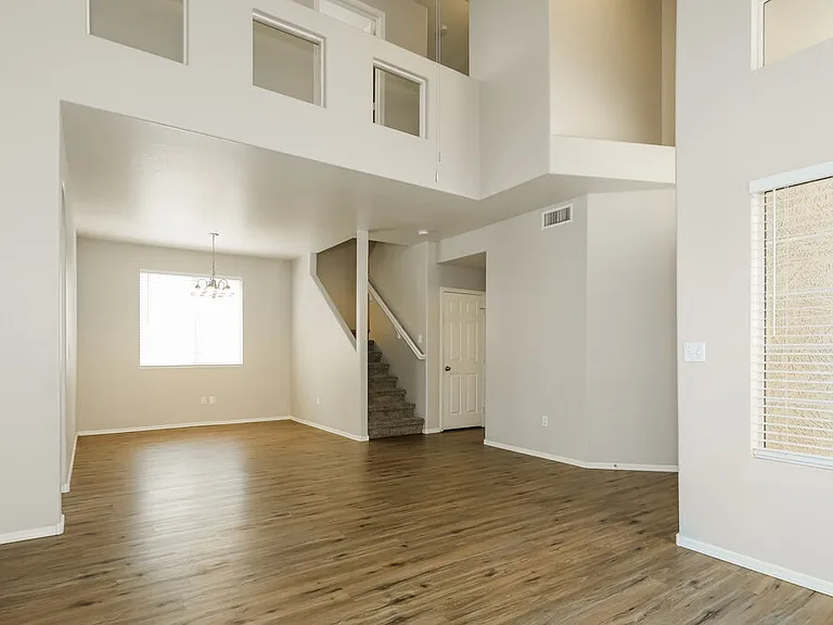 2151 E Briarwood Ter — Photo 5