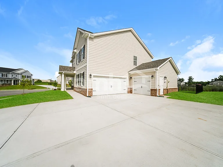 353 Golucke Way — Photo 21
