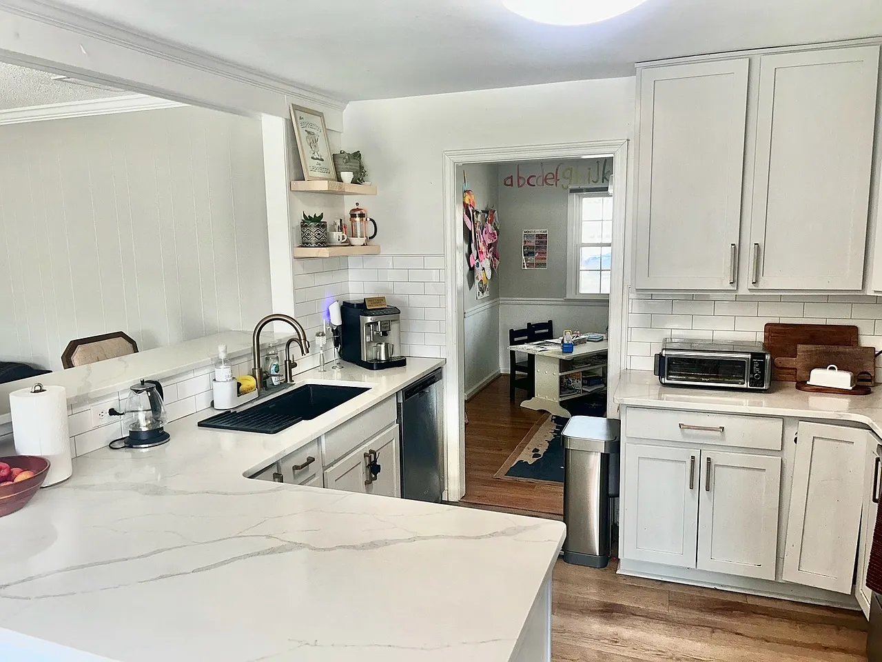 4 bed, 2292 sqft, $3,400 — Photo 2