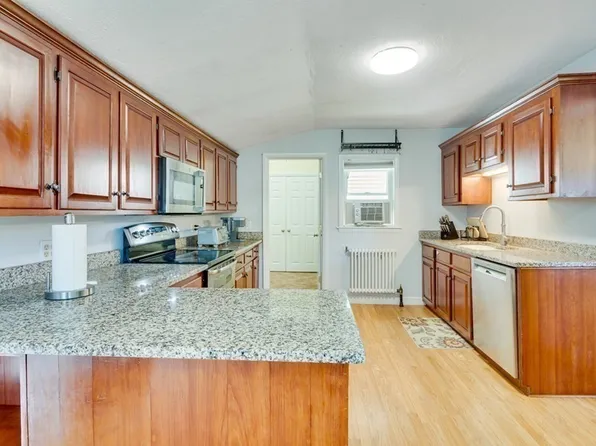 4 Story St, Westford, MA 01886