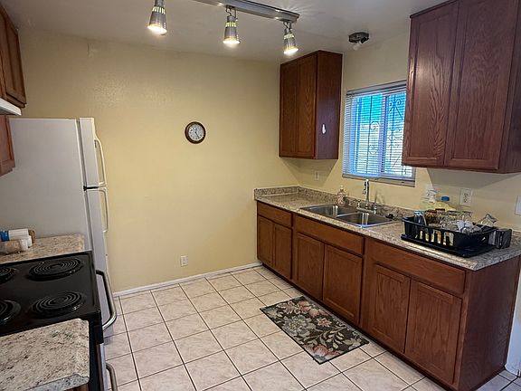 5th image of 503 E 5th St