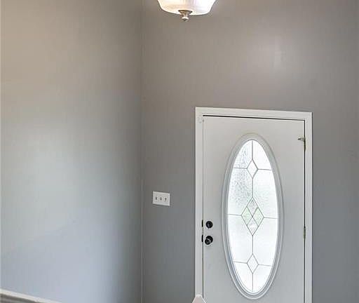 3rd image of 5452 Hazen Ave