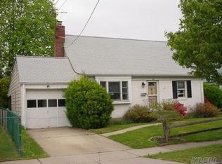 94 Beverly Dr, Albertson, NY 11507