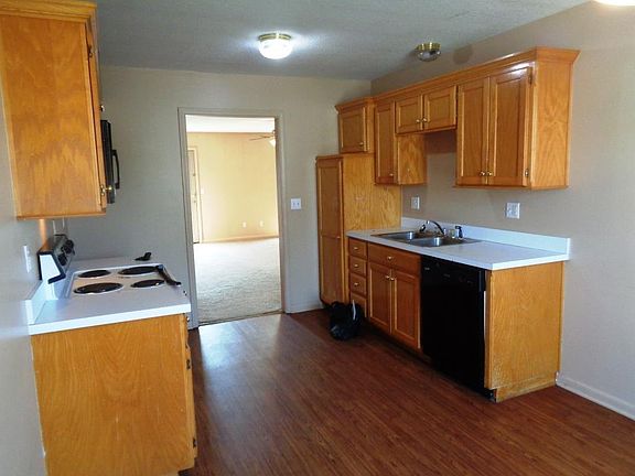 3rd image of 14915 Kelly Dr