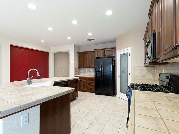 4th image of 1073 Ashford Ln