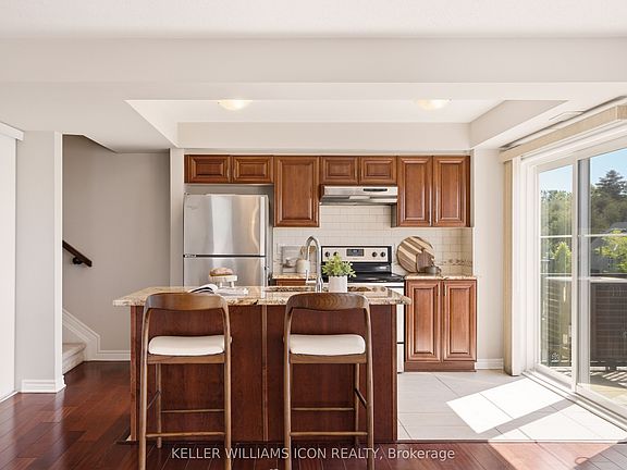 3rd image of 528 Clearbrook Dr