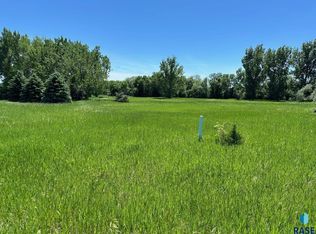 Point Cir, Madison, SD 57042