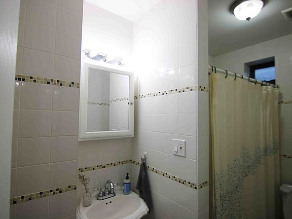 5th image of 321 Montgomery St APT 4