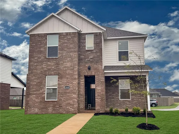 4646 W Aurora St, Fayetteville, AR 72704