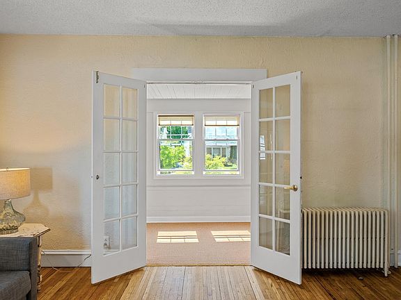 5th image of 3545 Minnehaha Ave