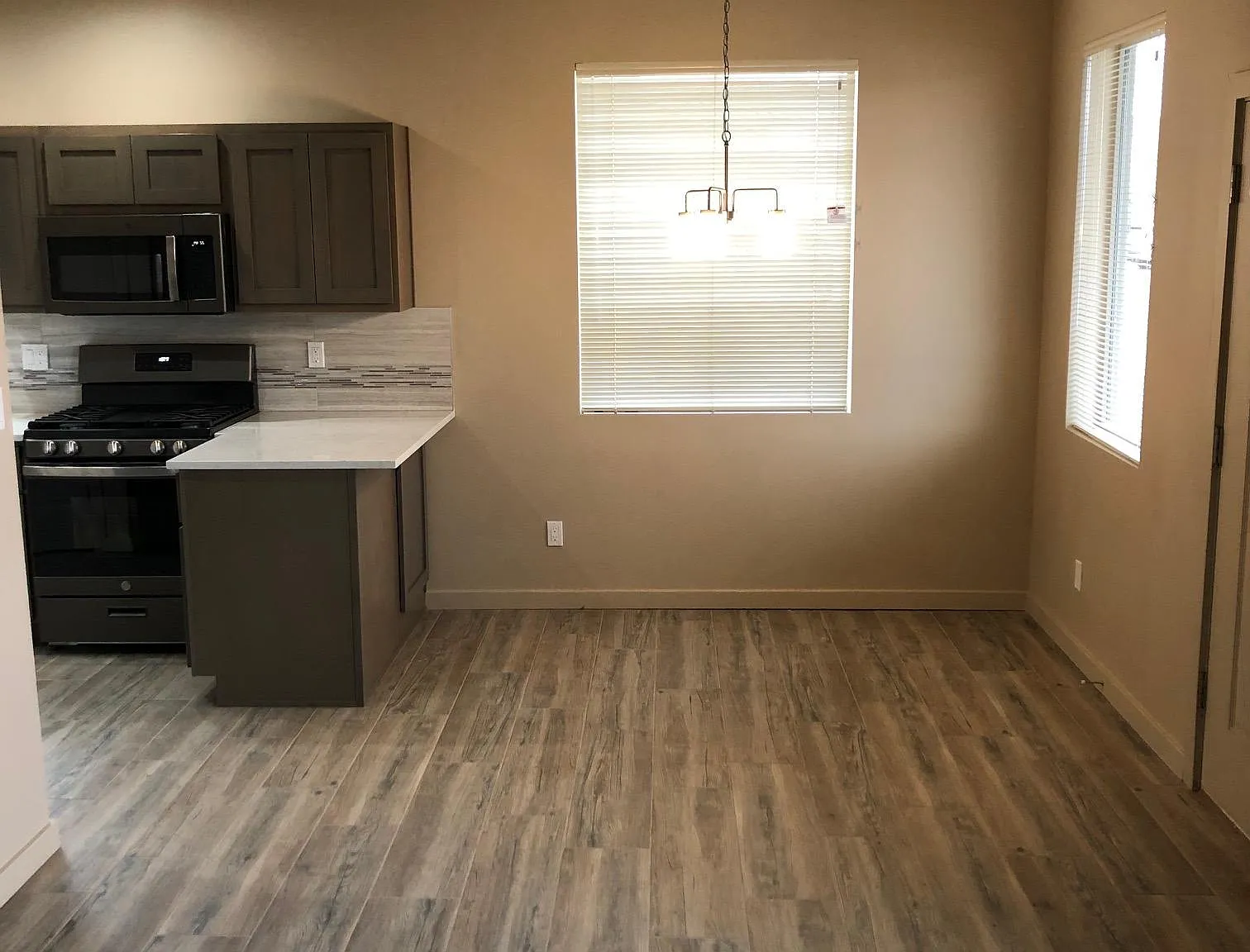 2 bed, 800 sqft, $1,600 — Photo 4