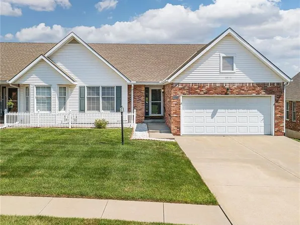 3915 Wellington Dr, Saint Joseph, MO 64506