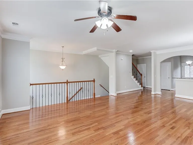 11007 Lorin Way — Photo 9