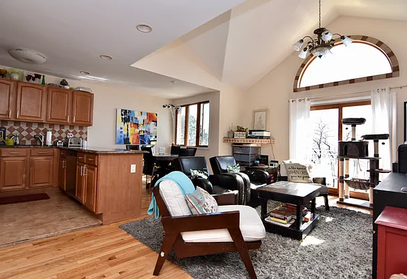 Rented by Bohemia Realty Group | media 2