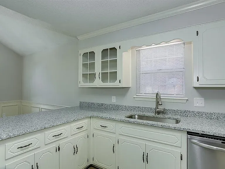 2907 Pointewest Dr — Photo 15